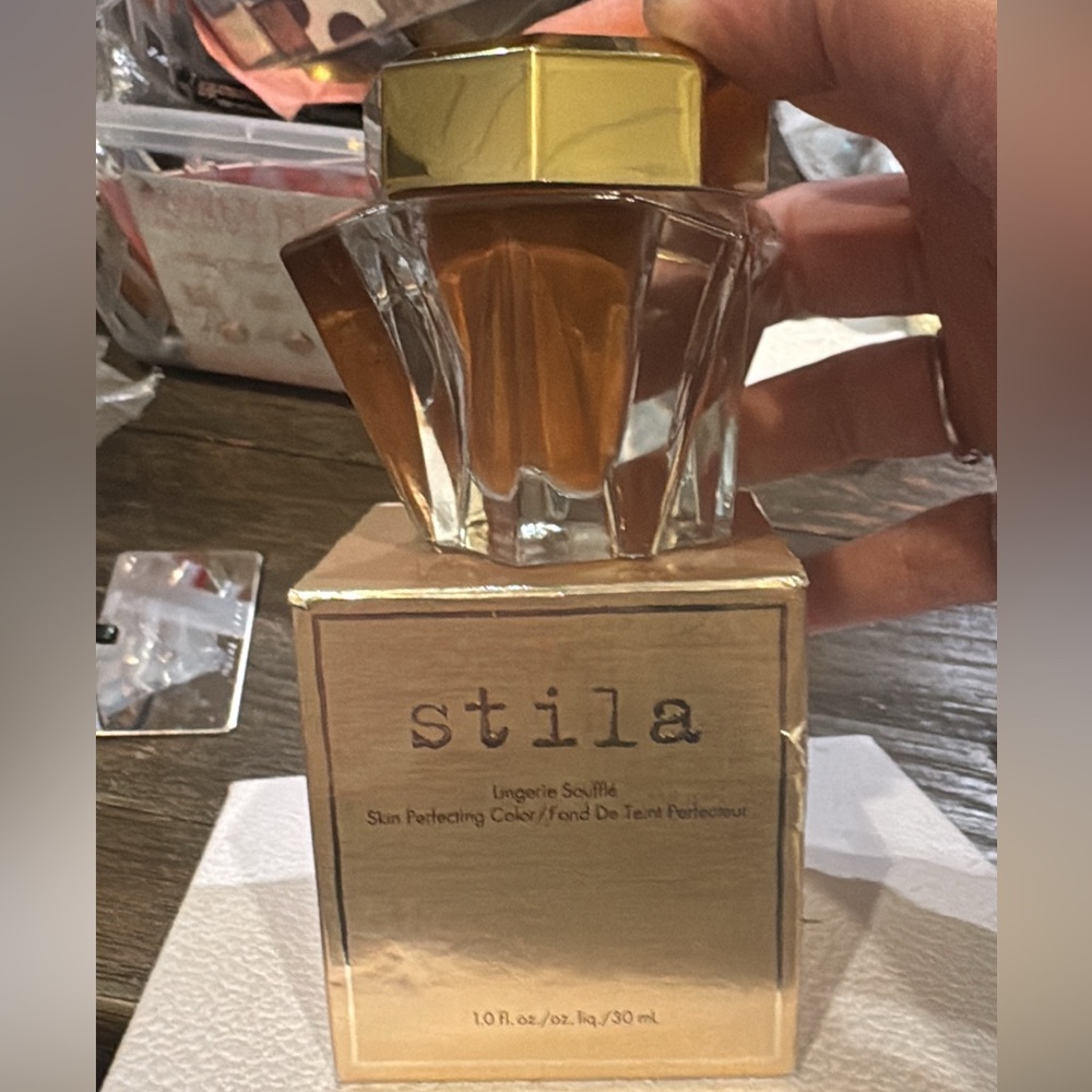 Stila Lingerie Soufflé Skin Perfecting Color Shade 7.0
